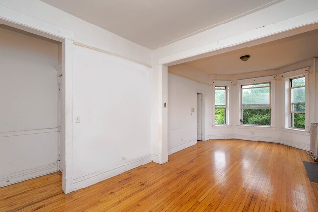 Building Photo - 1517 N California Ave