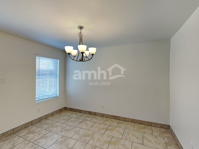 Foto del edificio - 4916 Water Ridge Ln