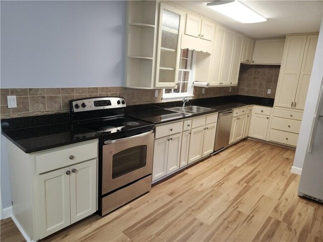 Foto del edificio - 2888 Mockingbird Cir