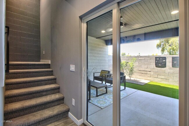 Foto del edificio - 2727 E Thomas Rd
