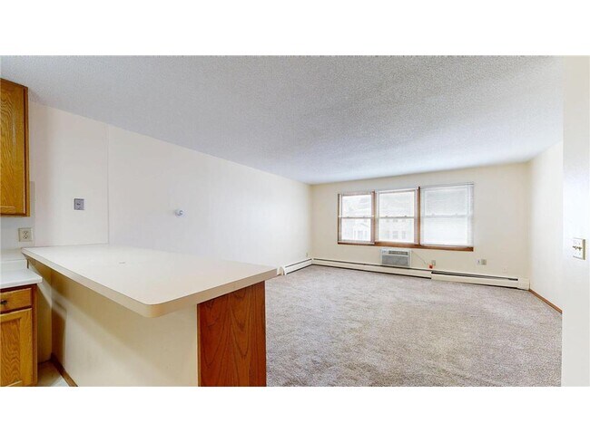 Building Photo - 2216 Pleasant Ave