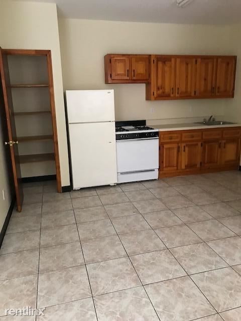 Building Photo - 1 br, 1 bath Duplex - 135 S Broadway DUPLEX