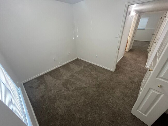 Building Photo - Cute two bedroom apartment for rent in Pro...