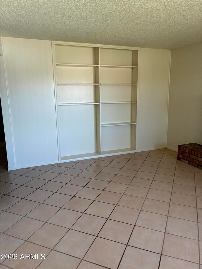 Building Photo - 1439 W Huntington Dr