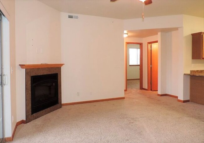 Building Photo - $1,295 | 2 Bedroom, 2 Bathroom Condo | Pet...