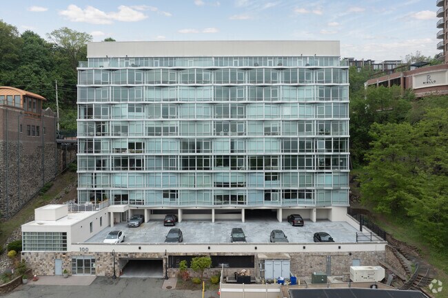 Foto del edificio - 100 Thompson Ln