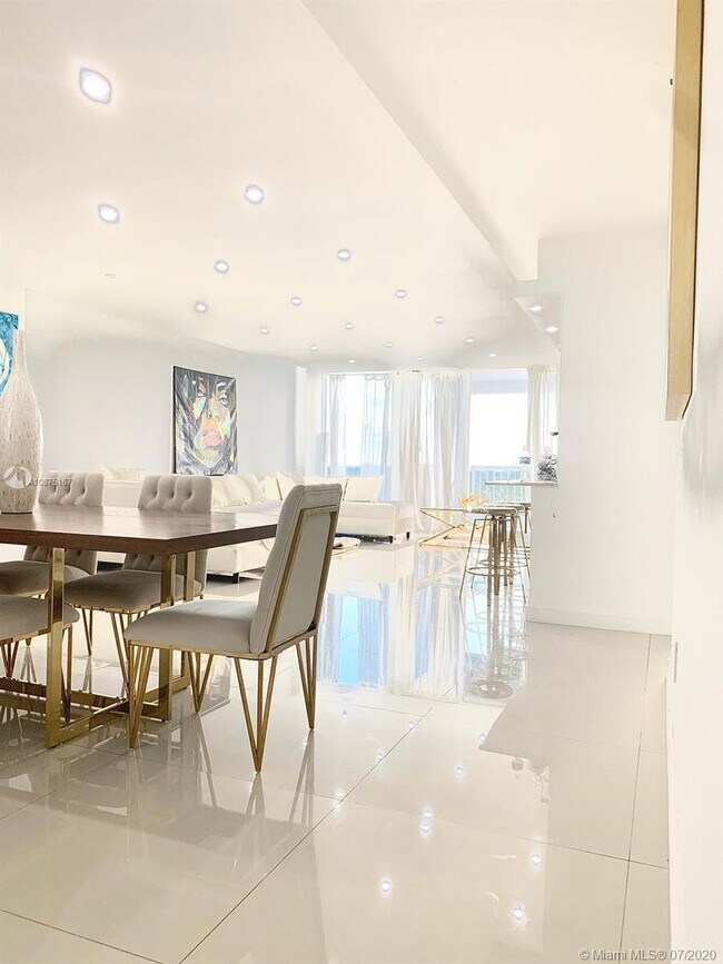 Building Photo - 9341 Collins Ave
