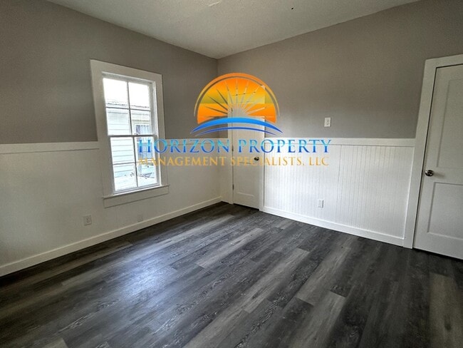 Building Photo - 2019 Lee High Dr NE