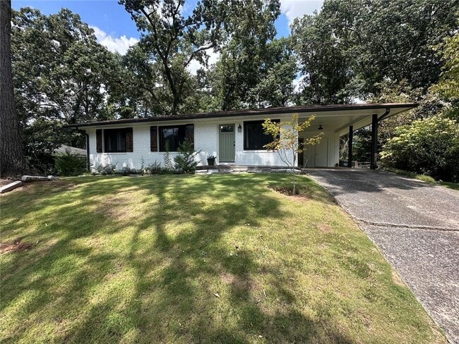 Building Photo - 2498 Lakewood Dr NW