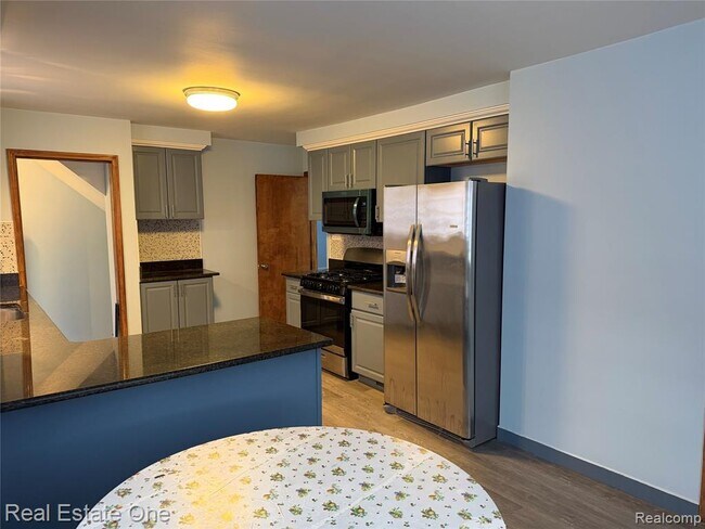 Foto del edificio - 6421 Oakman Blvd