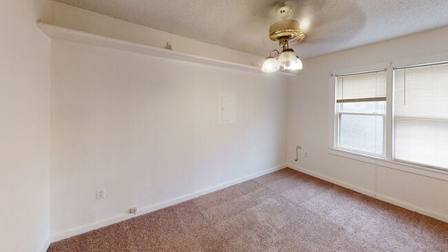 Building Photo - W15THSTDUPLEX
