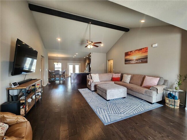 Building Photo - 710 Mustang Ct