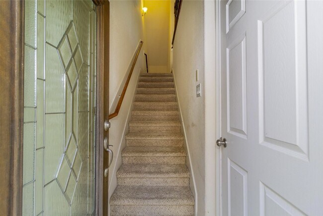 Foto del edificio - 6363 Fairdale Ln