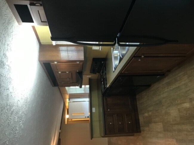 Foto del edificio - 833 Lovell Rd