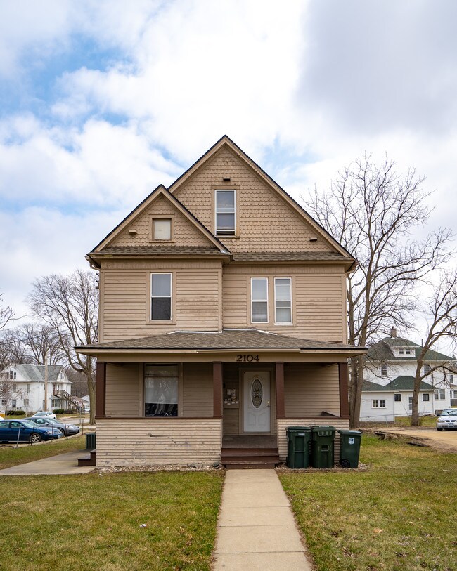 Building Photo - 2104 College St