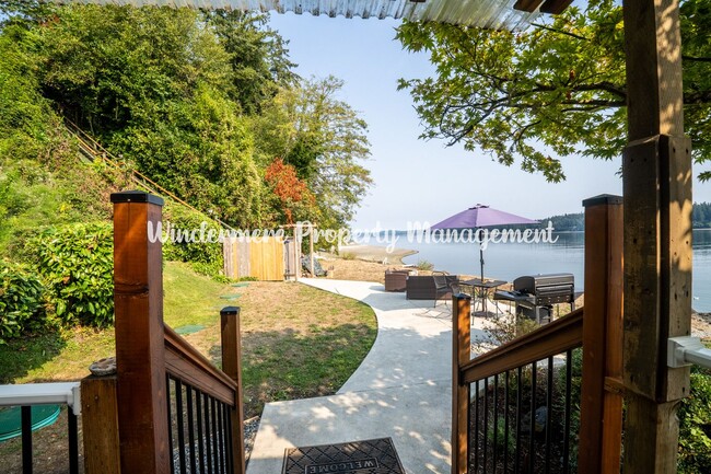 Building Photo - Fully Furnished beach front cabin in Bremerton with Kayaks