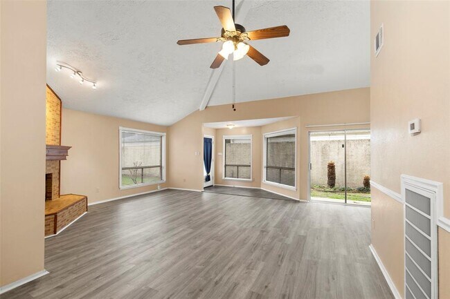 Building Photo - 8315 Shadow Wind Dr