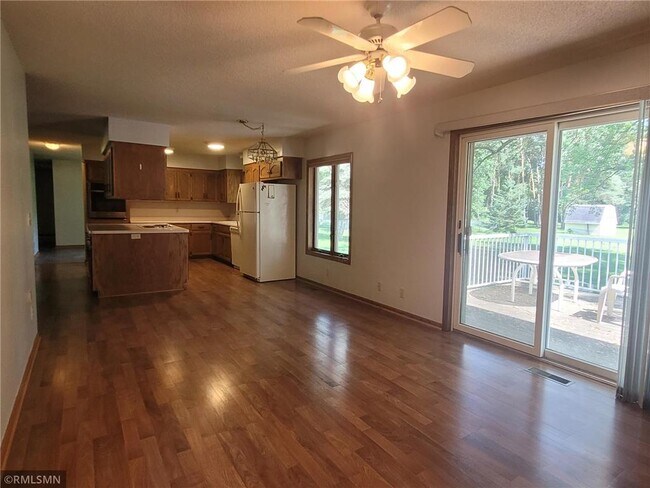 Foto del edificio - 6095 Stillwater Blvd