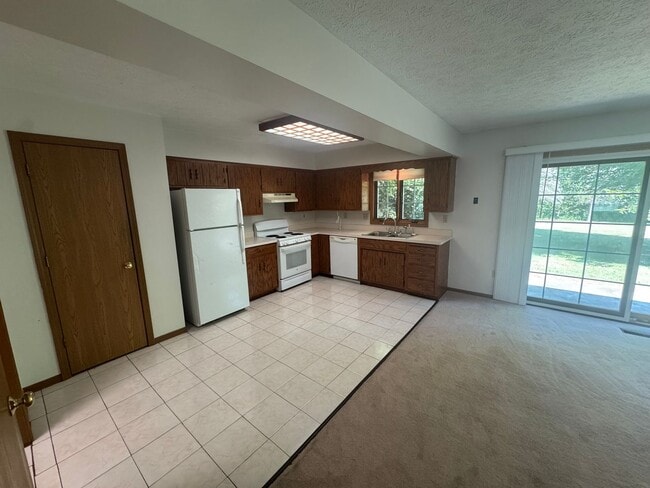 Building Photo - 2 bedroom for rent