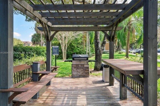 Foto del edificio - 8761 Wiles Rd