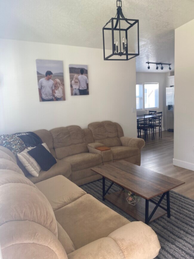 Building Photo - 255 E 400 S