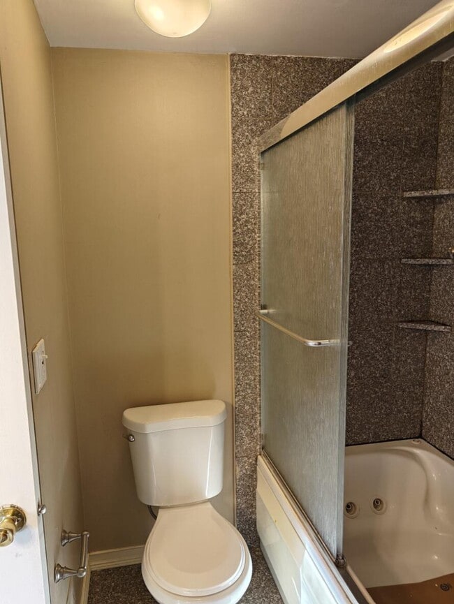 Building Photo - 1813 Brentwood