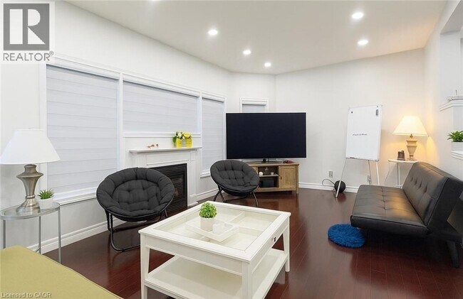 Photo du bâtiment - 235 Pineland Ct