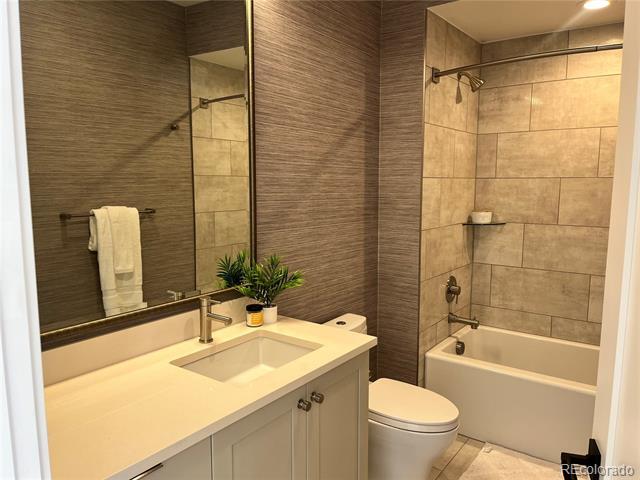 Foto del edificio - 119 S Harrison St