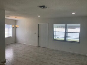 Building Photo - 11460 Summerwinds Ct