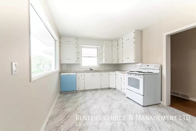 Building Photo - Dog Friendly Main Floor Across From Medici...