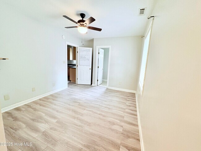 Foto del edificio - 414 Sherwood Rd