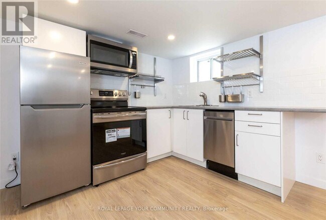 Photo du bâtiment - 1370 Woodbine Ave