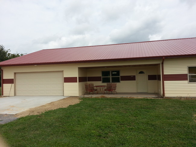 Large open front porch - 11634 Norman Rd