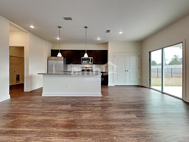 Foto del edificio - 83 Banyan Frst Dr