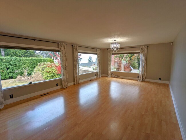 Building Photo - Charming One-Story 2 Bedroom Home in the W...