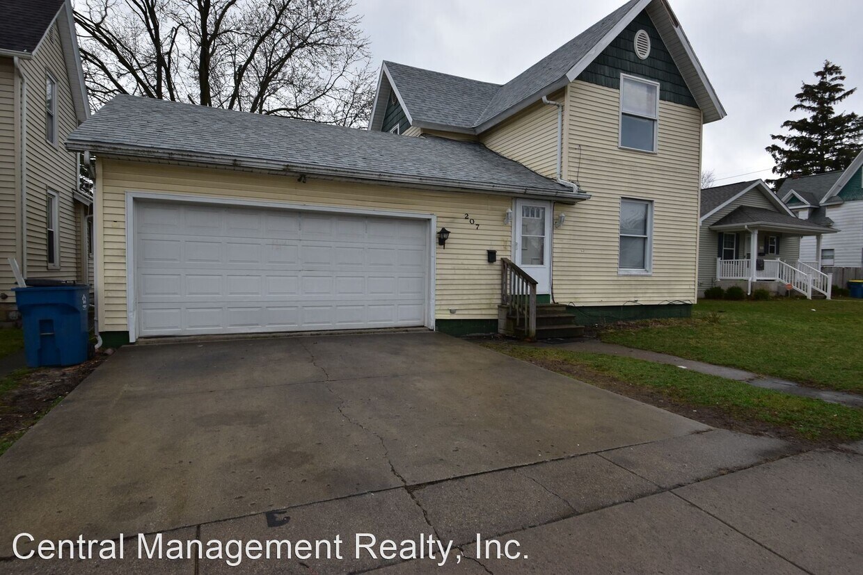 Primary Photo - 4 br, 2 bath House - 207 E 7th St