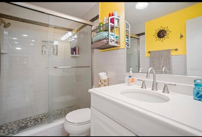 Building Photo - 1354 Chesterfield Dr