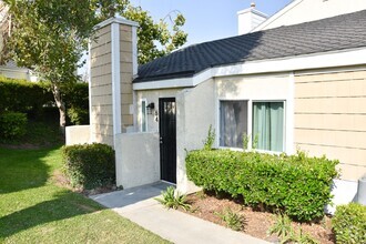 Building Photo - 3340 E Collins Ave