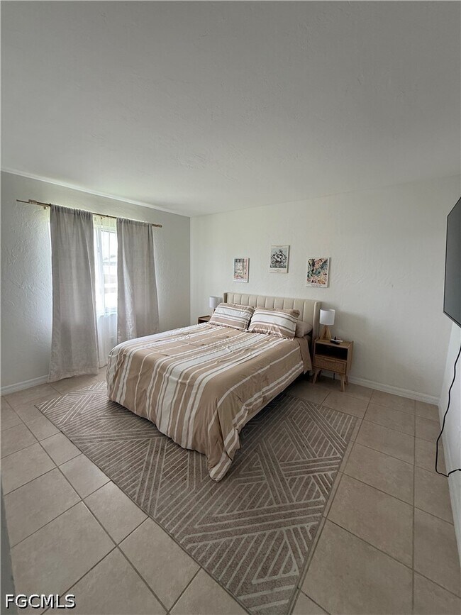 Foto del edificio - 525 SE Van Loon Terrace