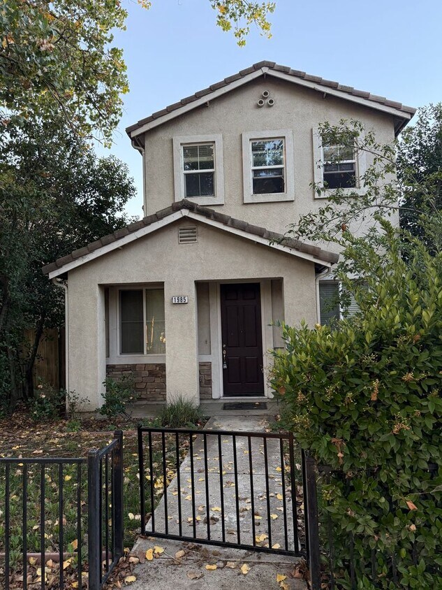 Foto principal - 1985 Linden Rd