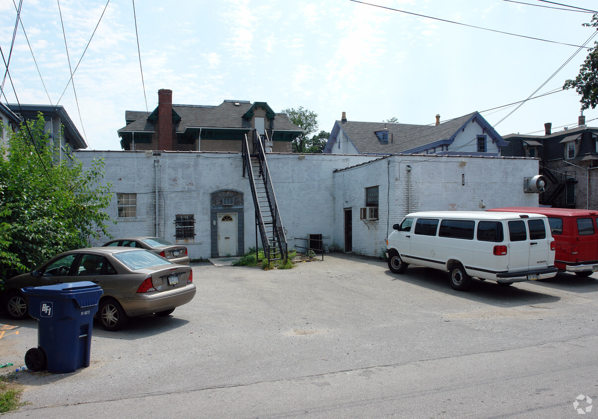 Building Photo - 907 Dekalb St