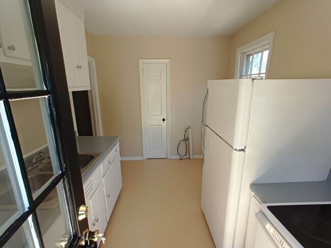 Building Photo - BELOW MARKET RENT!
