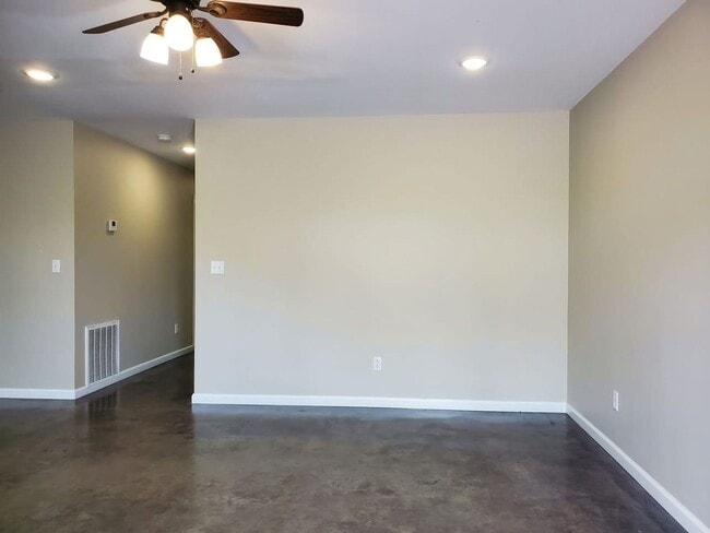 Building Photo - 180 Cane Creek Ln