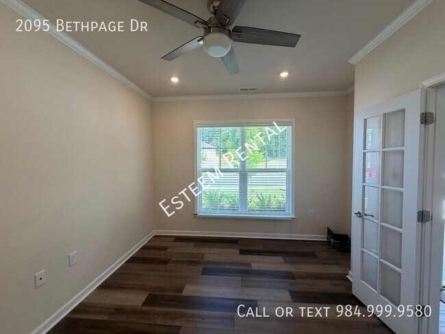 Building Photo - 2095 Bethpage Dr