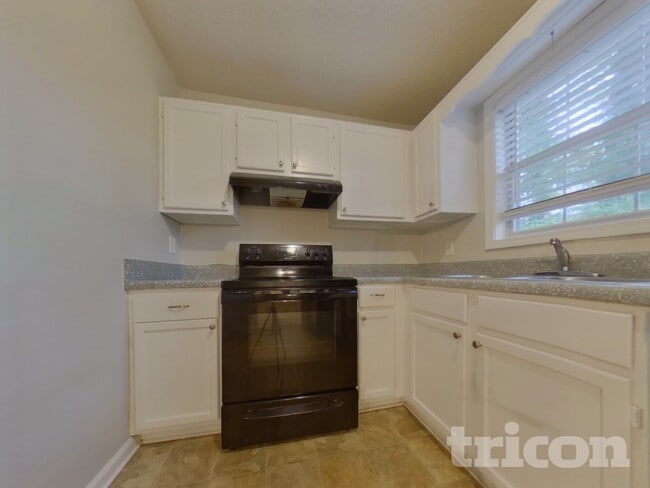 Building Photo - 238 Hampton Dr