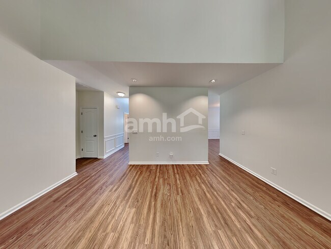 Building Photo - 2613 Silver Dust Drive