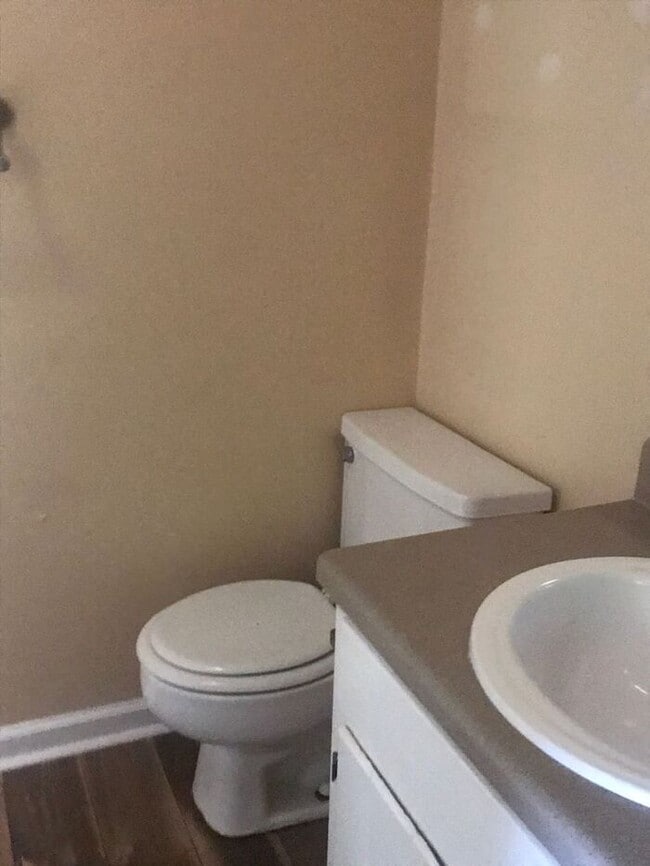 Building Photo - Opryland 2 Bed 1.5 Bath Townhouse! Donelso...