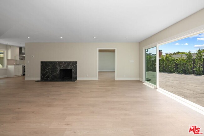 Foto del edificio - 13208 Dobbins Pl