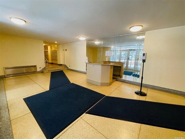 Foto del edificio - 65-65 Wetherole St