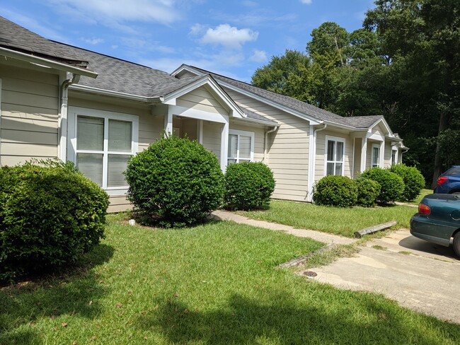 Foto del edificio - 3515 Lake Woodard Dr
